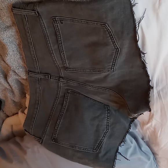 MADEWELL Grey Relaxed Denim Shorts in Bienville Wash 31 - Picture 6 of 13